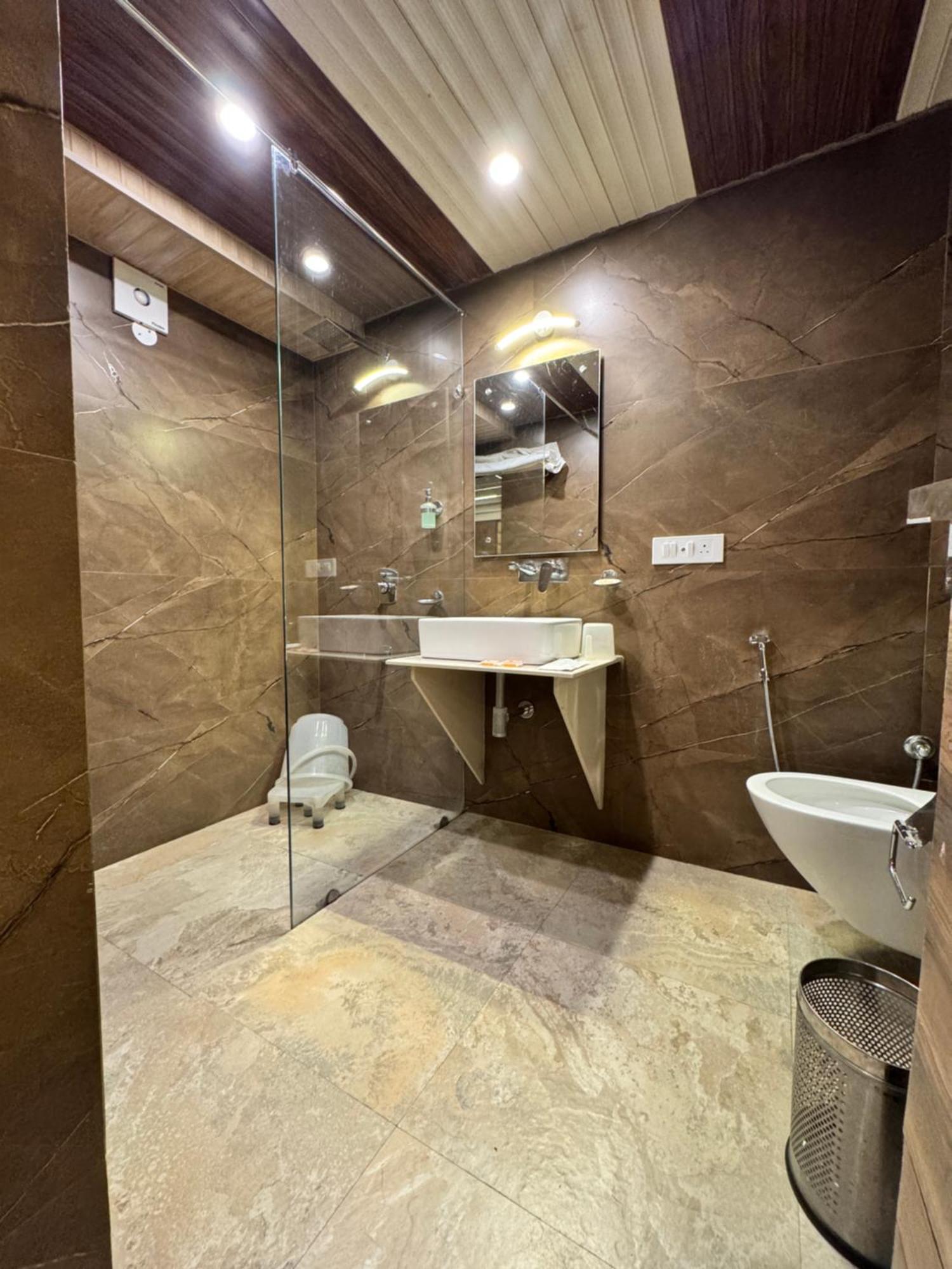 שימלה Victory Hotel And Restaurant By Gs Hospitality מראה חיצוני תמונה
