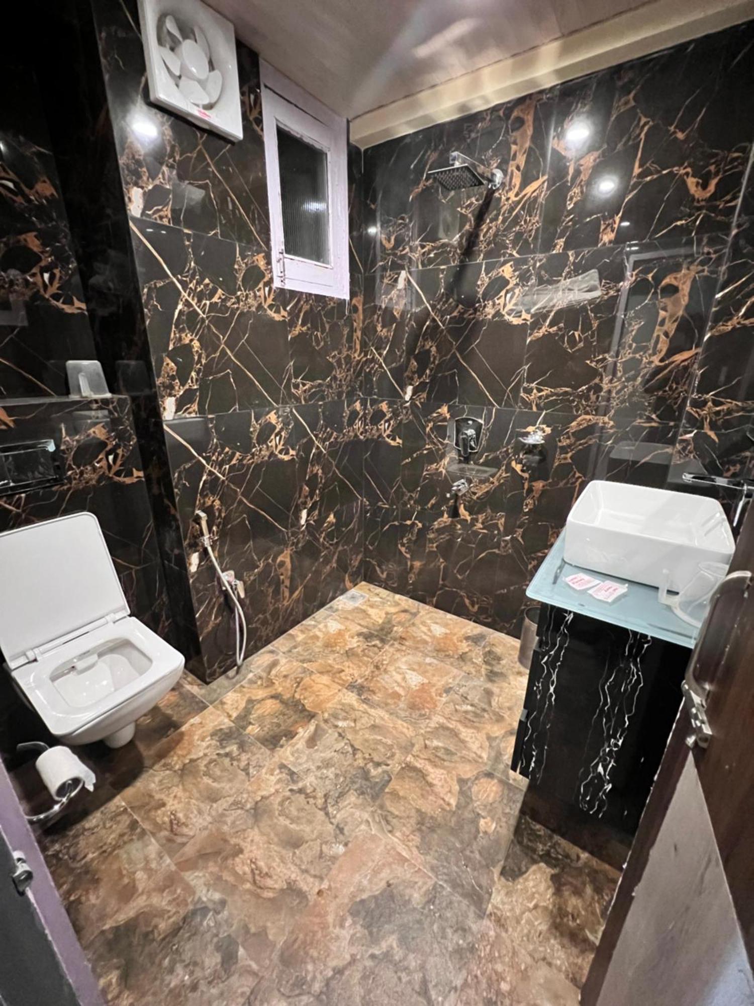 שימלה Victory Hotel And Restaurant By Gs Hospitality מראה חיצוני תמונה