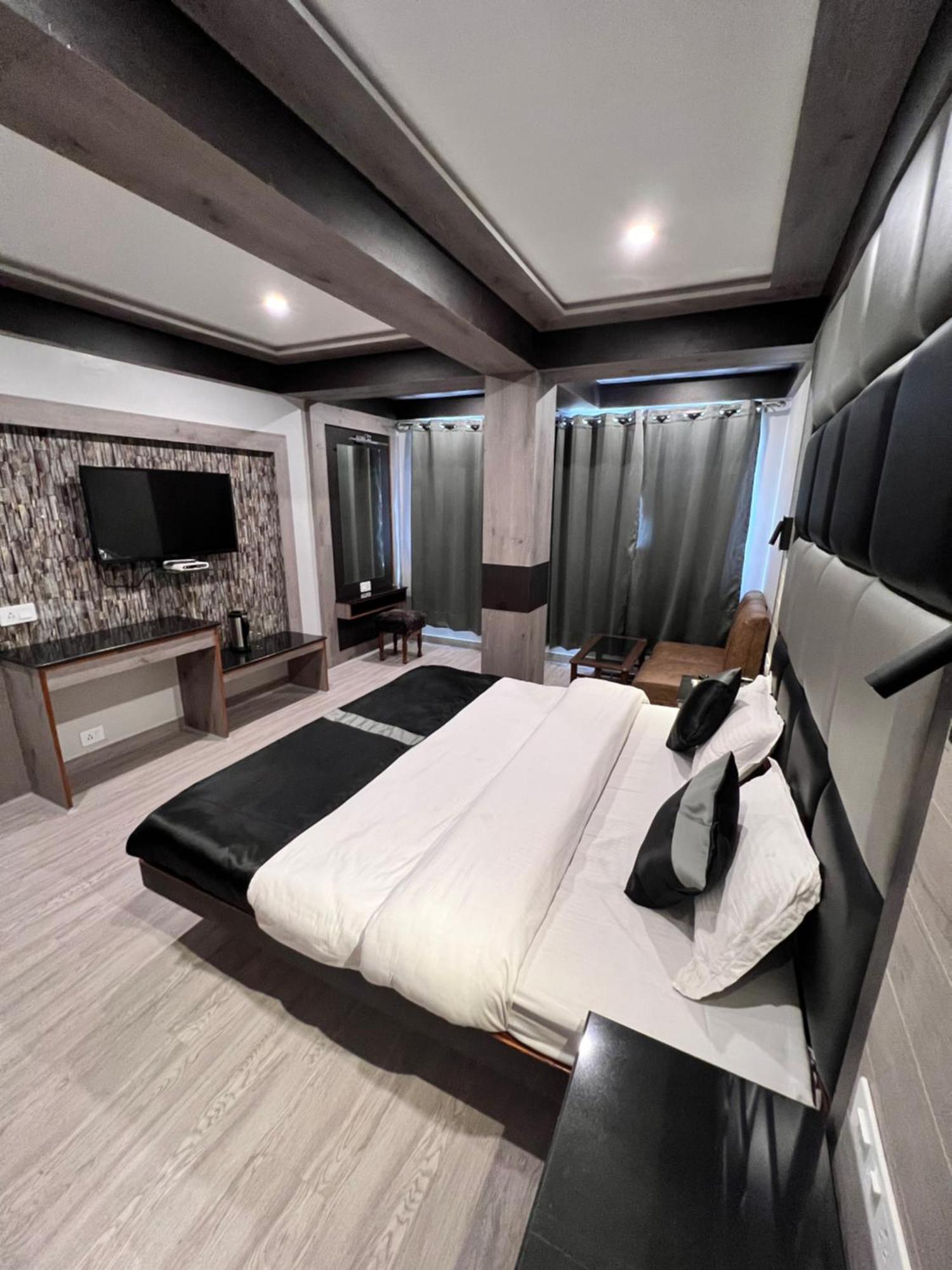 שימלה Victory Hotel And Restaurant By Gs Hospitality מראה חיצוני תמונה